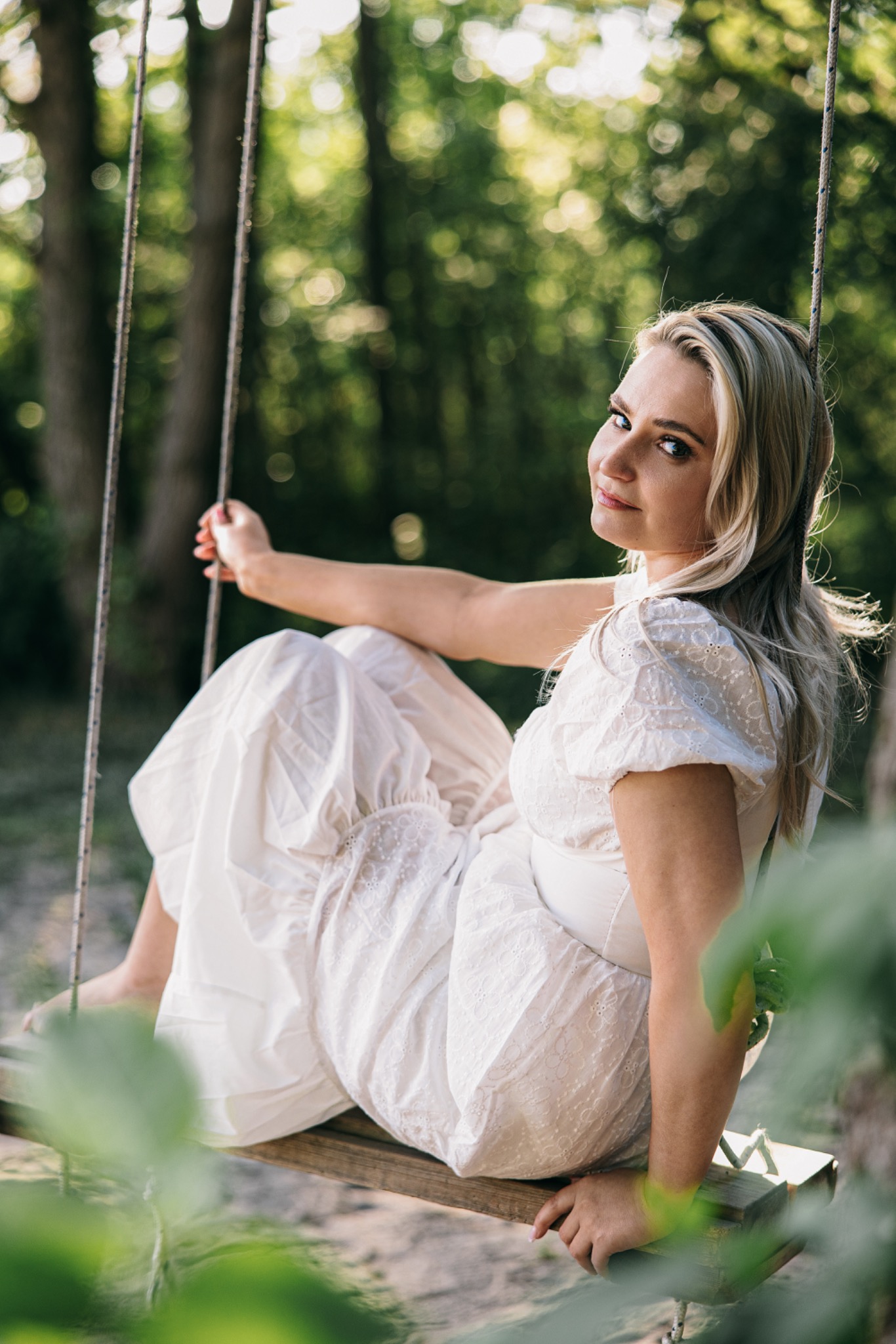 Kobieca sesja boho w białej sukience