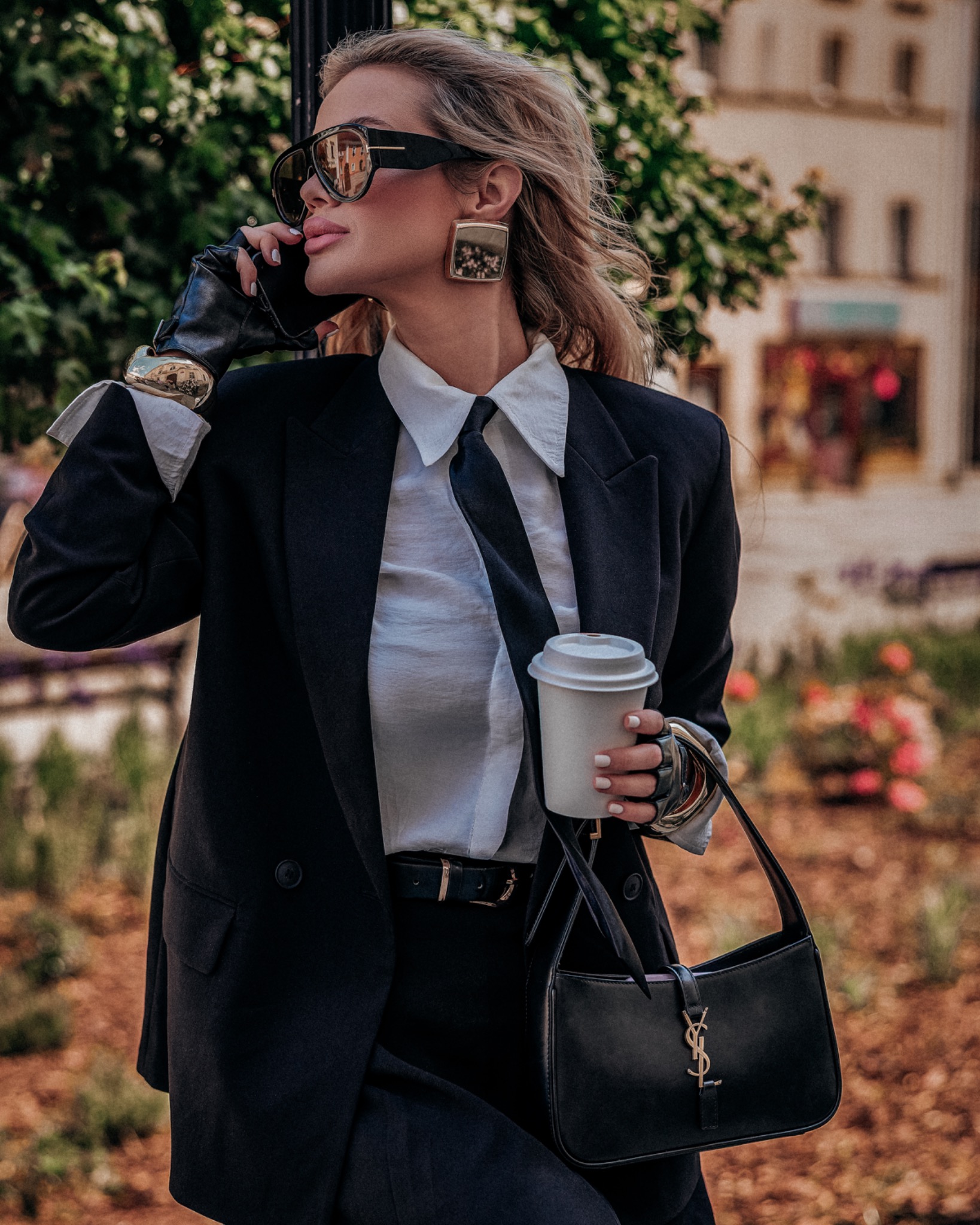 Kobiecy portret fashion w mieście